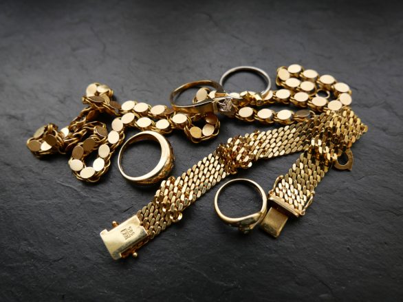 Goldschmuck mit Armband, Halskette und Ringen Bestpreisen verkaufen