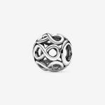 offen gearbeitetes Unendlichkeits Charm