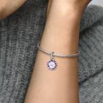 lilafarbenes Gänseblümchen Charm-Anhänger – Bild 3